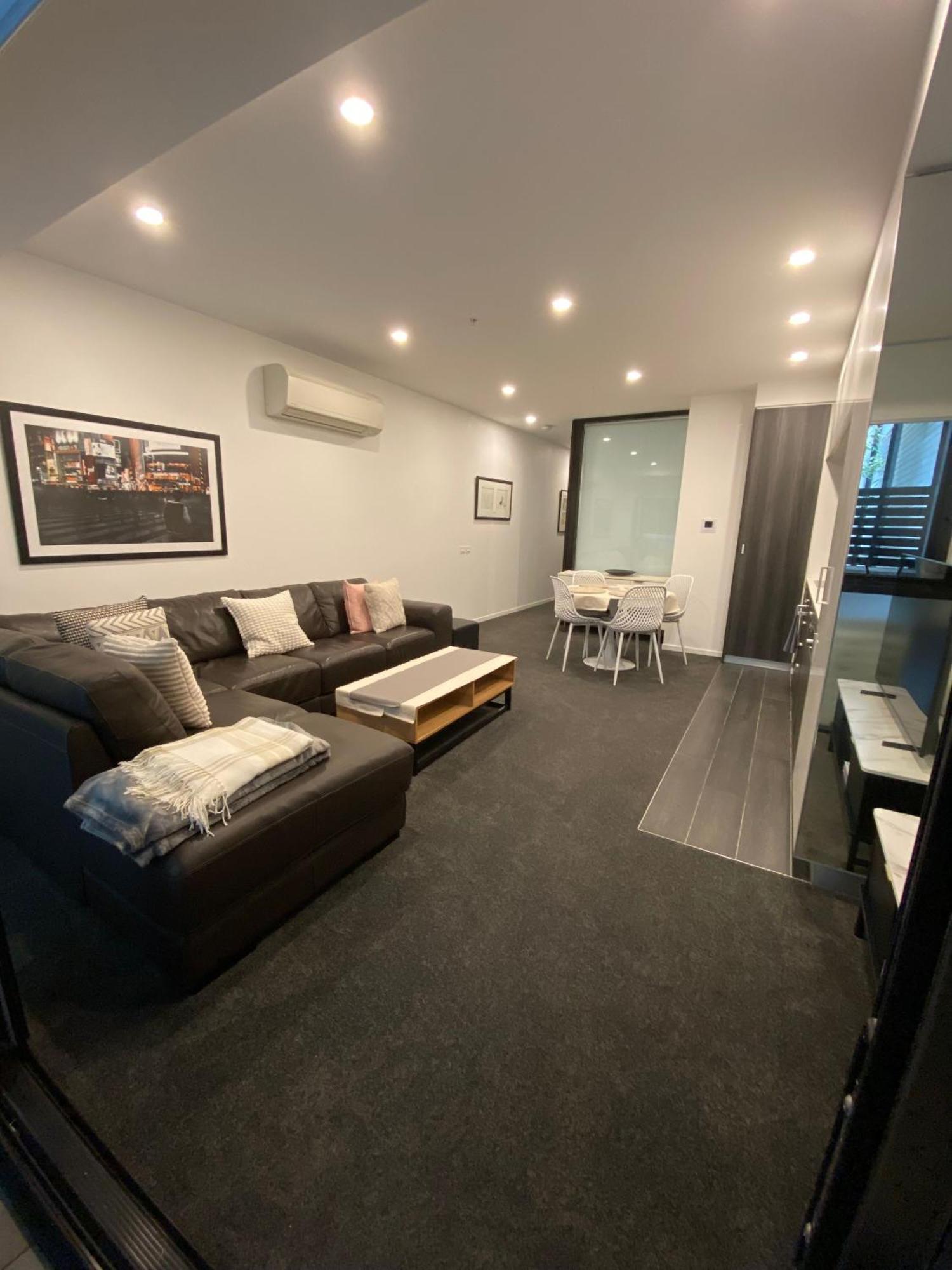 Modern Quiet 1 & 2 Bed Apt Opposite Albert Park 墨尔本 外观 照片