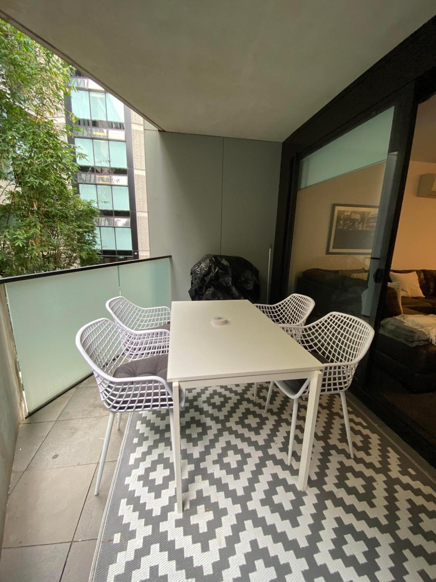 Modern Quiet 1 & 2 Bed Apt Opposite Albert Park 墨尔本 外观 照片
